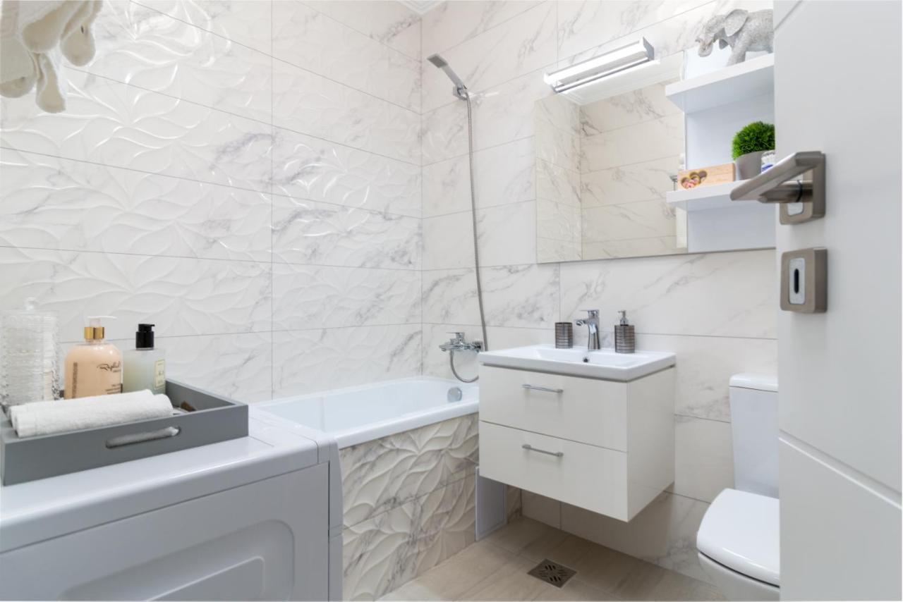 Premier Apartment Luceafarul Oradea Exteriör bild
