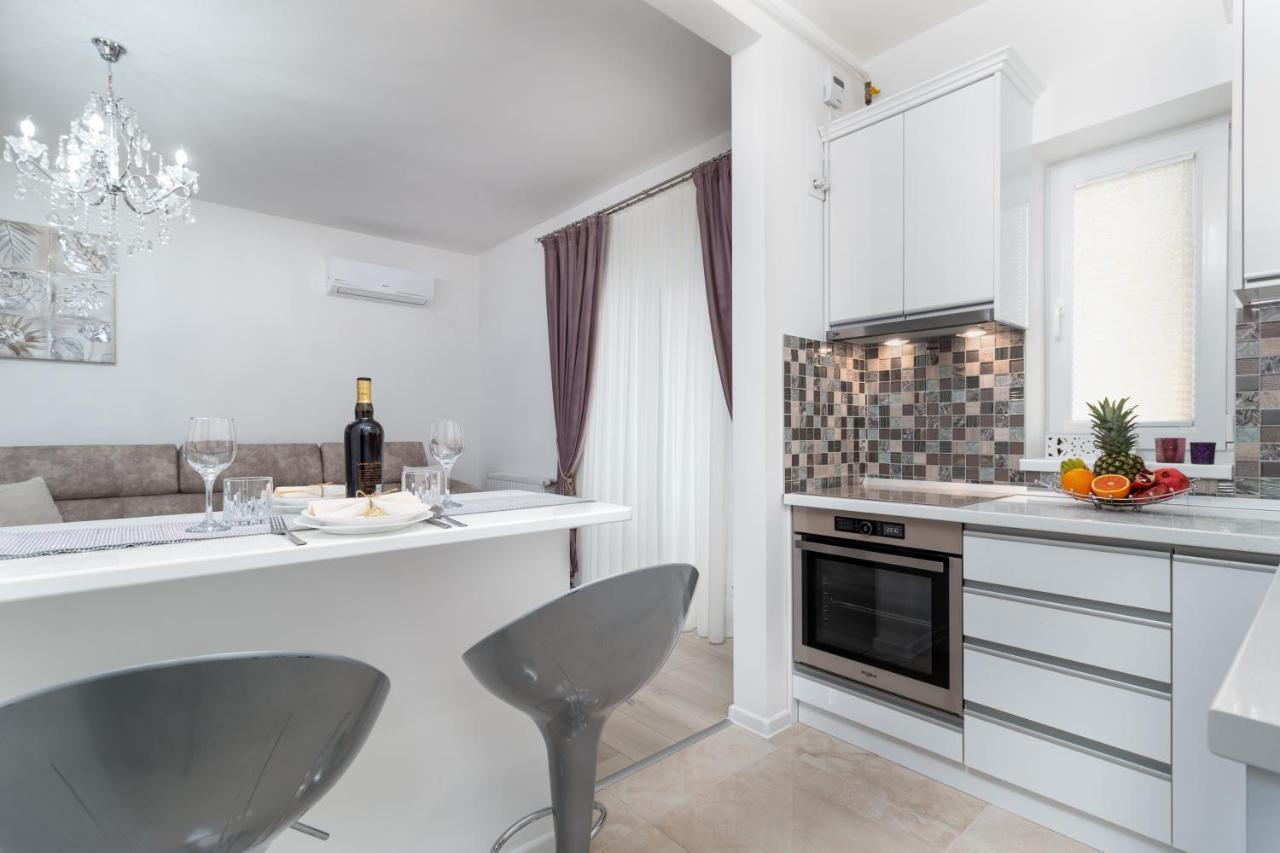 Premier Apartment Luceafarul Oradea Exteriör bild